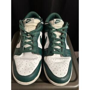 NIKE-Men's Green Dunk - Size 11.5 *PRE-OWNED*